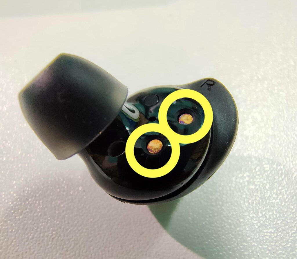 galaxy buds charging contacts